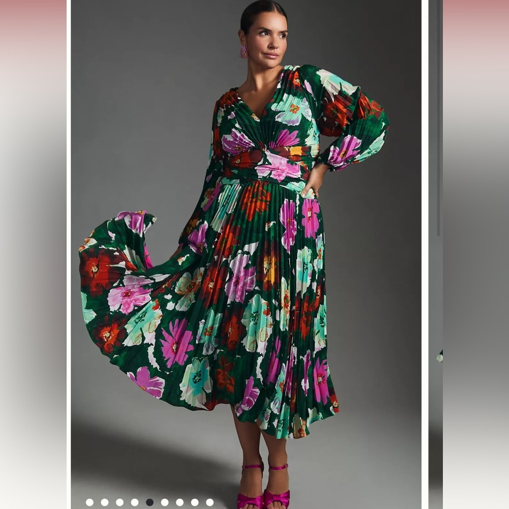 Green floral long sleeve pleated V Neck